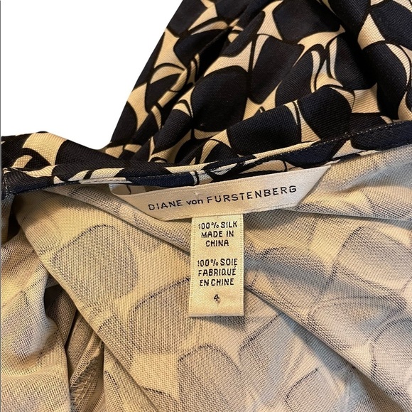 Diane Von Furstenberg Tarelle Print Silk Ruched Bust 3/4 Sleeve Sheath Dress - Picture 4 of 5